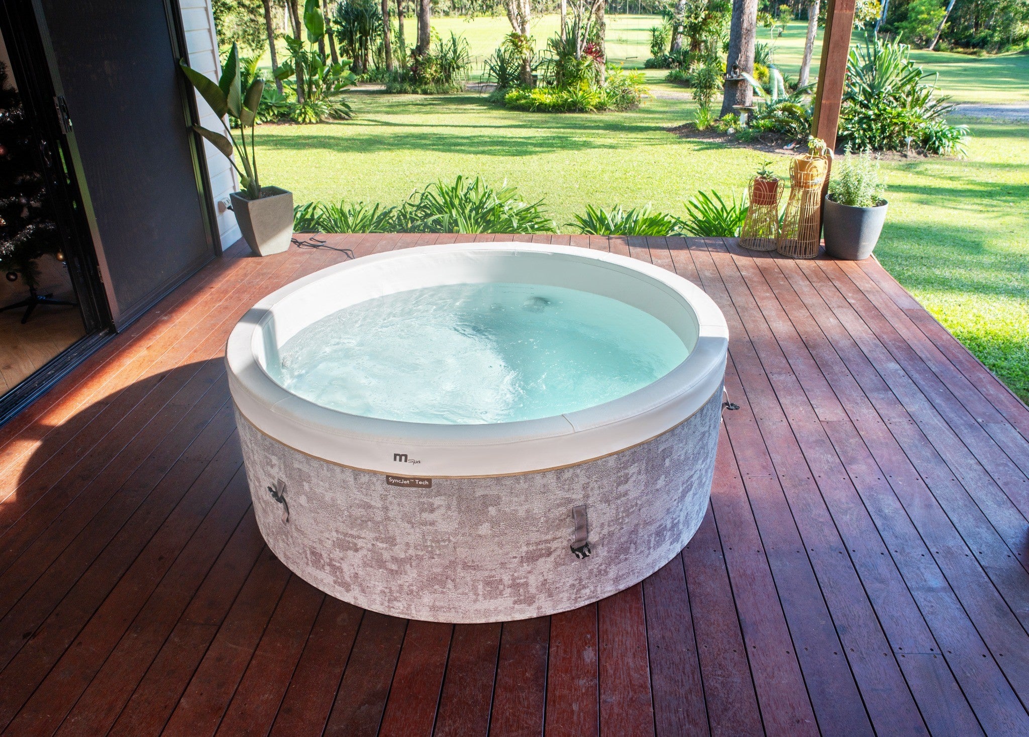 MSpa Cocoon 6-Person Portable Hot Tub with SyncJet™ Hydromassage | Verto Series