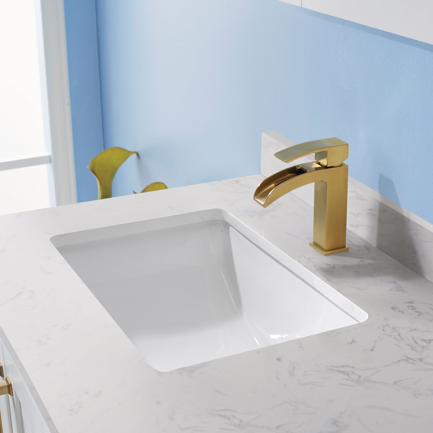 Vinnova Shannon 36" Bathroom Vanity Set in White & Composite Carrara White Stone Countertop | 785036-WH-WS
